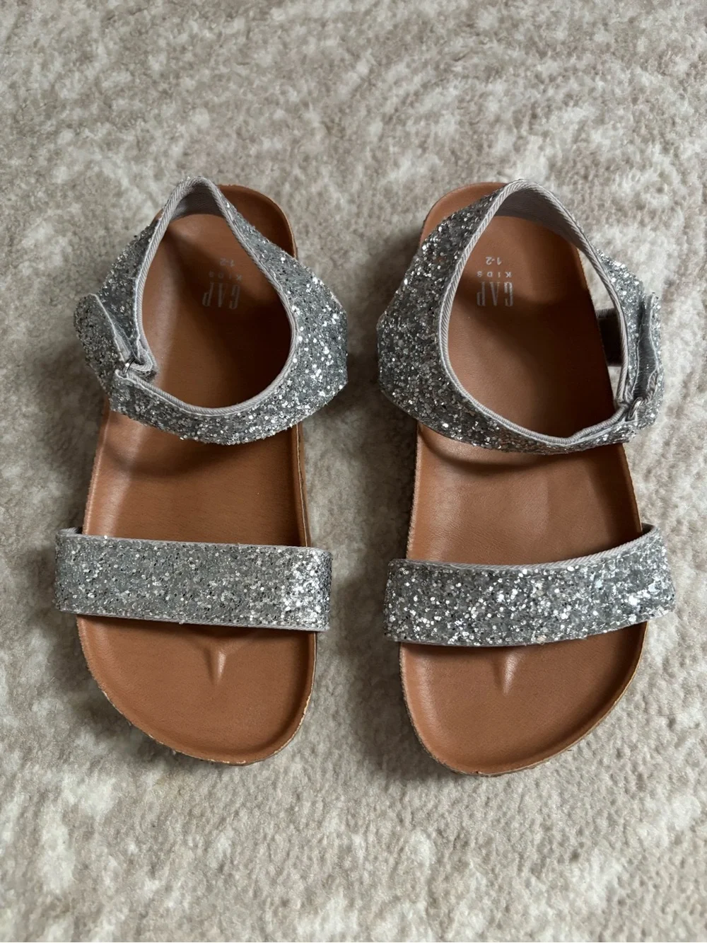 GAP Kids Silver Sandals Grey Glitter & Tan Brown Footbed in Kid Girls Size 1-2